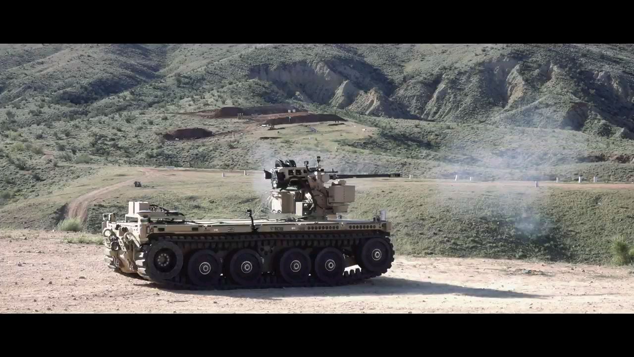 自动驾驶汽车发射M230Lf大尾链枪